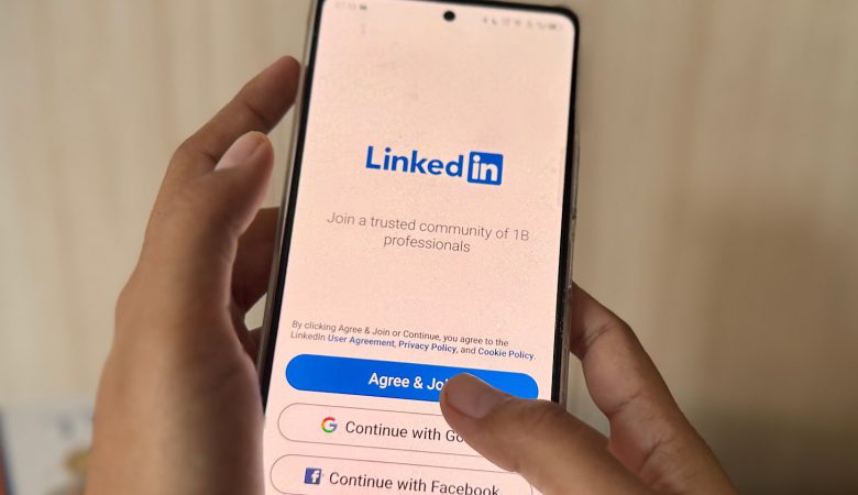LinkedIn Study: Professionals Trust Their Networks Over AI & Search