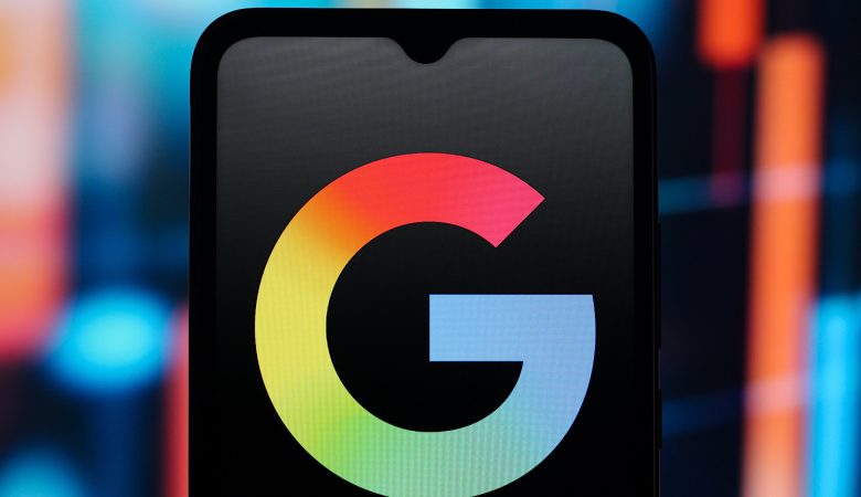 Google Discover Adds Social Media Posts & Follow Buttons